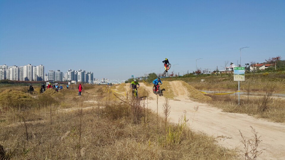 제4회 친환경자전거대축제_MTB파크이벤트경기~이미지