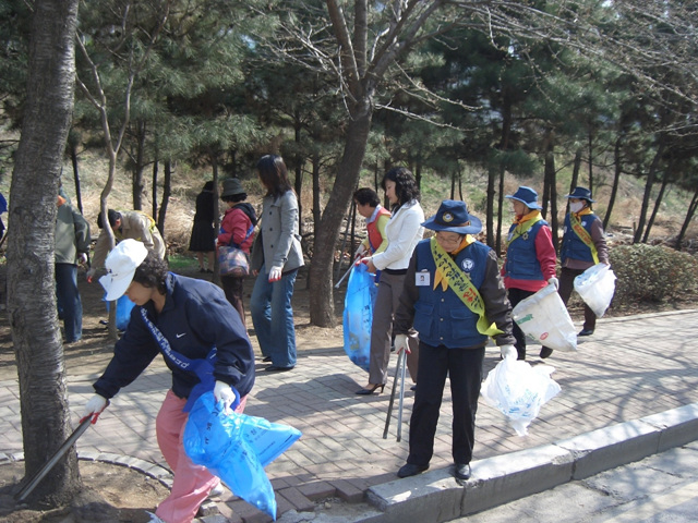 빨리 신청하세요! 어르신들 모십니다...(연수구. 오는 23일까지 우리동네 환경지킴이 모집)의 3번째 이미지