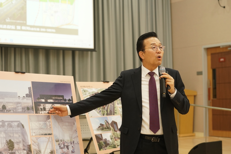 연수구는 지난 6일 송도4동 행정복지센터에서 약 100여명의 주민들과 관계자들이 참석한 가운데 송도8공구 복합문화시설 조성 관련 주민설명회를 개최했다.