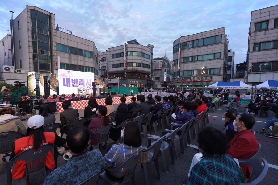 연수구, 가을밤 구청 앞 ‘맛고을축제’ 놀러 오세요.